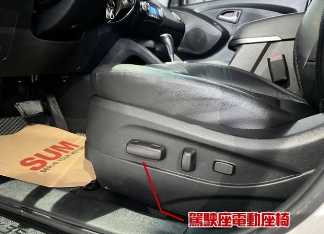 影音尊貴型 原鈑件認證車 配備雙氣囊/恆溫/循跡/定速/方控/電動座椅/安卓機/倒車影像  第16張相片