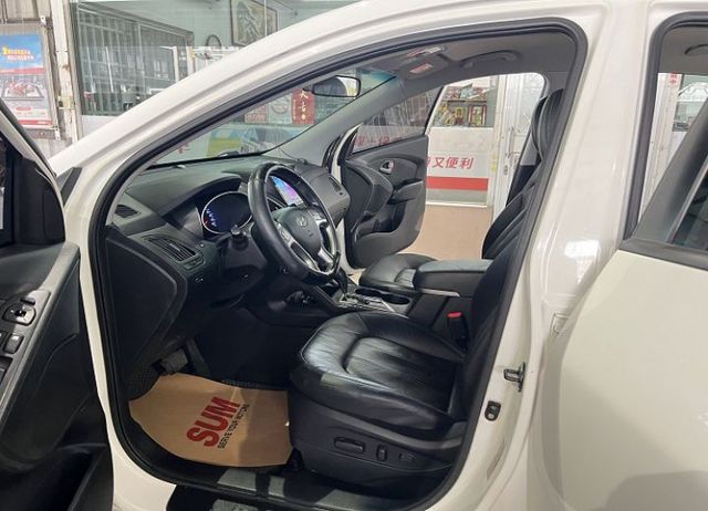 影音尊貴型 原鈑件認證車 配備雙氣囊/恆溫/循跡/定速/方控/電動座椅/安卓機/倒車影像  第18張相片