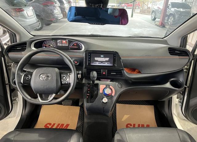 豪華影音版 原鈑件認證車 配備i-key/摸門/8氣囊/恆溫/循跡/AEB/車道偏移 售後2年5萬公里保固  第8張相片