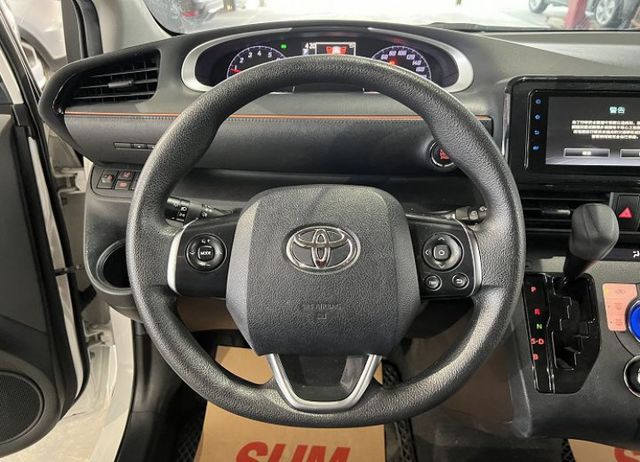 豪華影音版 原鈑件認證車 配備i-key/摸門/8氣囊/恆溫/循跡/AEB/車道偏移 售後2年5萬公里保固  第10張相片