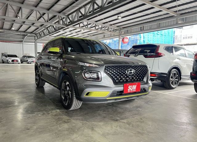 頂規雙色 一手車 原廠保養 僅跑4萬2 配備i-key/6氣囊/循跡/定速/盲點/環景/導航/CarPlay  第4張相片