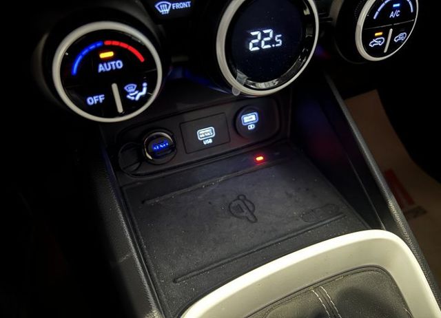 頂規雙色 一手車 原廠保養 僅跑4萬2 配備i-key/6氣囊/循跡/定速/盲點/環景/導航/CarPlay  第16張相片