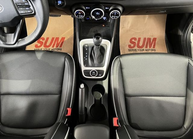 頂規雙色 一手車 原廠保養 僅跑4萬2 配備i-key/6氣囊/循跡/定速/盲點/環景/導航/CarPlay  第17張相片