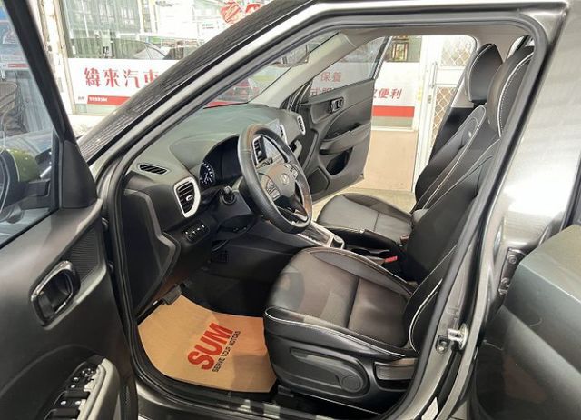 頂規雙色 一手車 原廠保養 僅跑4萬2 配備i-key/6氣囊/循跡/定速/盲點/環景/導航/CarPlay  第18張相片