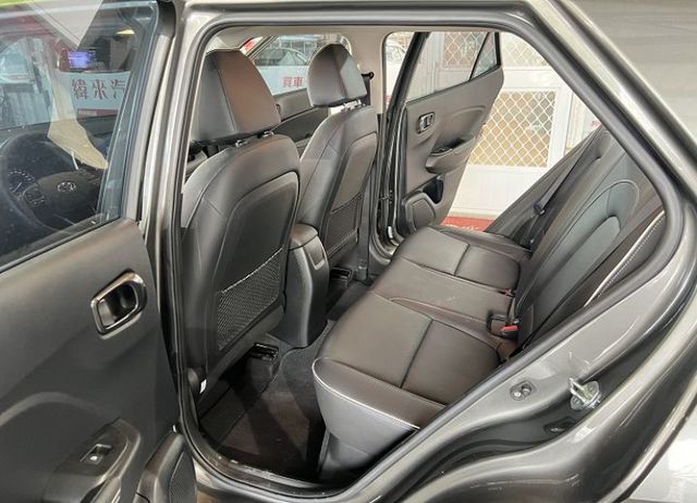 頂規雙色 一手車 原廠保養 僅跑4萬2 配備i-key/6氣囊/循跡/定速/盲點/環景/導航/CarPlay  第19張相片