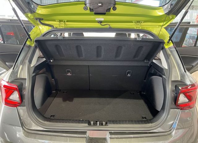 頂規雙色 一手車 原廠保養 僅跑4萬2 配備i-key/6氣囊/循跡/定速/盲點/環景/導航/CarPlay  第20張相片