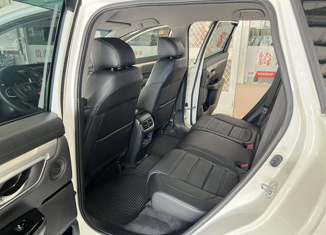VTI-S 一手車 僅跑6萬 全程原廠保養 8安/摸門/ACC/盲點/循跡/Apple CarPlay/電動尾門  第19張相片