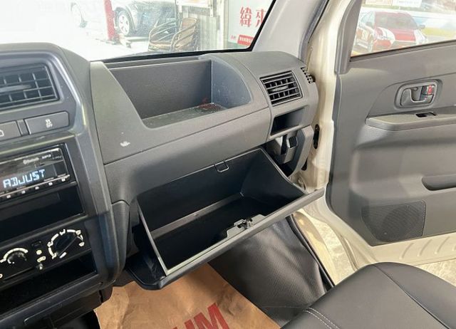 【自排】 一手車 僅跑3萬 原廠保養 定速/循跡/行車紀錄+倒車輔助影像  第14張相片