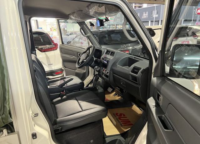 【自排】 一手車 僅跑3萬 原廠保養 定速/循跡/行車紀錄+倒車輔助影像  第15張相片