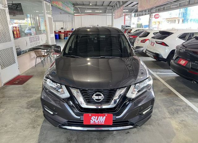 小改款~原鈑件認證車 僅跑4萬 6安/恆溫/循跡/導航/倒車影像 售後2年5萬公里保固  第2張相片