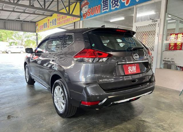 小改款~原鈑件認證車 僅跑4萬 6安/恆溫/循跡/導航/倒車影像 售後2年5萬公里保固  第5張相片