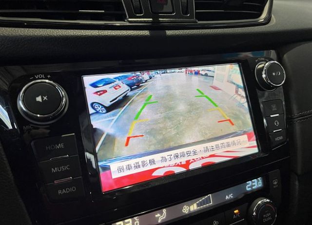 小改款~原鈑件認證車 僅跑4萬 6安/恆溫/循跡/導航/倒車影像 售後2年5萬公里保固  第14張相片