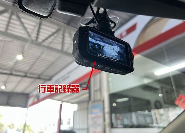 省油小休旅 僅跑7萬7 原鈑件認證車 售後2年5萬公里保固  第12張相片