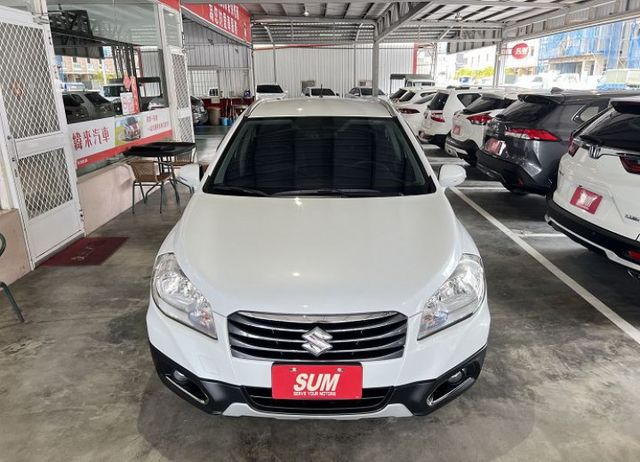 影音版 一手車 僅跑9萬4 原廠保養 配備i-key/7氣囊/定速/循跡/導航/倒車影像  第2張相片