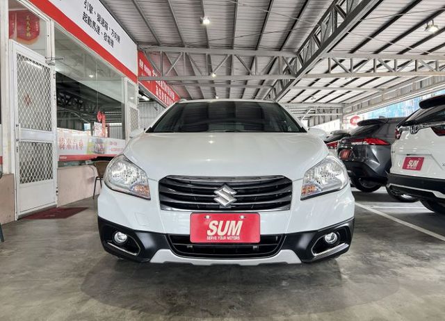 影音版 一手車 僅跑9萬4 原廠保養 配備i-key/7氣囊/定速/循跡/導航/倒車影像  第3張相片