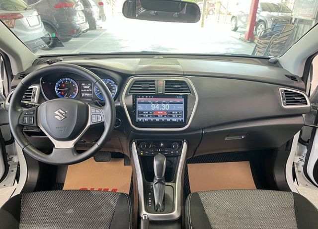 影音版 一手車 僅跑9萬4 原廠保養 配備i-key/7氣囊/定速/循跡/導航/倒車影像  第11張相片