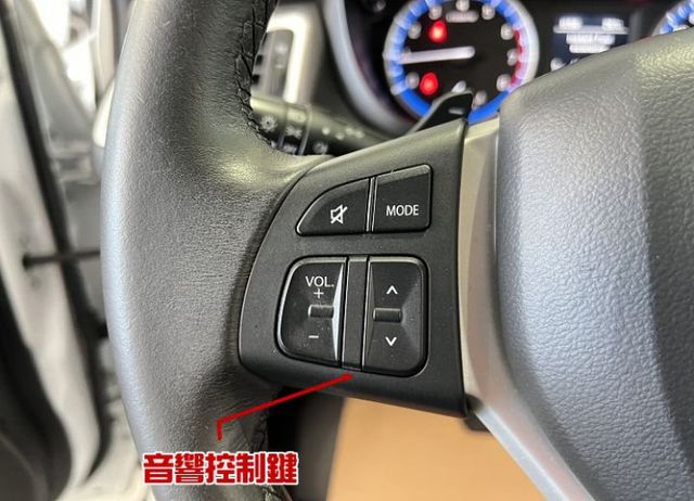 影音版 一手車 僅跑9萬4 原廠保養 配備i-key/7氣囊/定速/循跡/導航/倒車影像  第13張相片