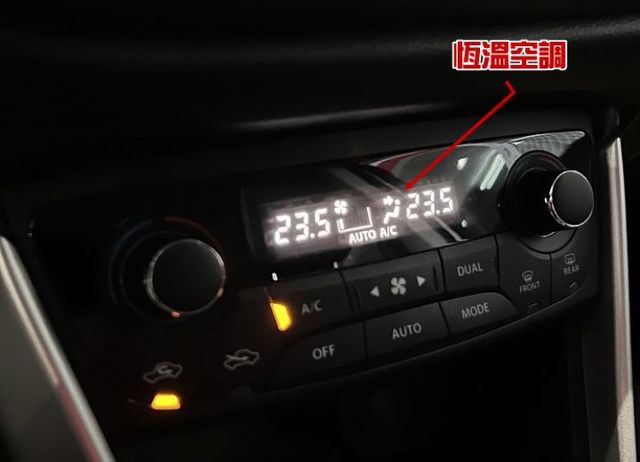 影音版 一手車 僅跑9萬4 原廠保養 配備i-key/7氣囊/定速/循跡/導航/倒車影像  第17張相片