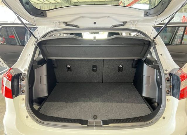 影音版 一手車 僅跑9萬4 原廠保養 配備i-key/7氣囊/定速/循跡/導航/倒車影像  第20張相片