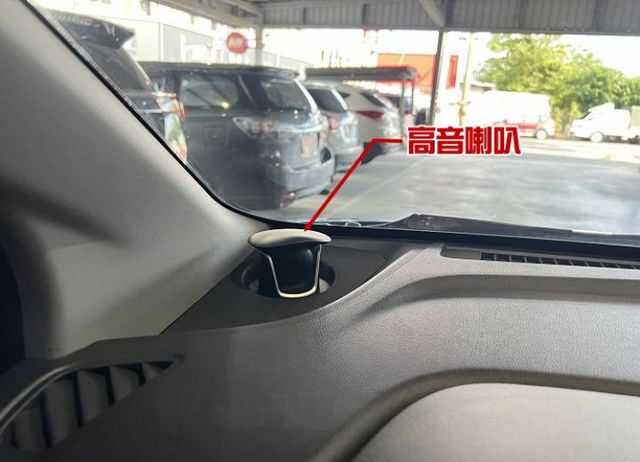 AR環景版 僅跑9萬8 配備6氣囊/i-key/恆溫/定色/循跡/環景/導航 售後1年2萬公里保固  第14張相片