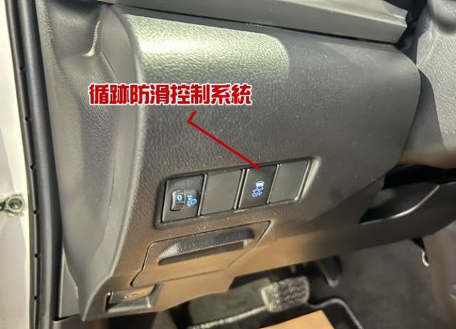 經典影音版 僅跑8萬3 原鈑件認證車 配備雙氣囊/循跡/影音/售後2年5萬公里保固  第12張相片