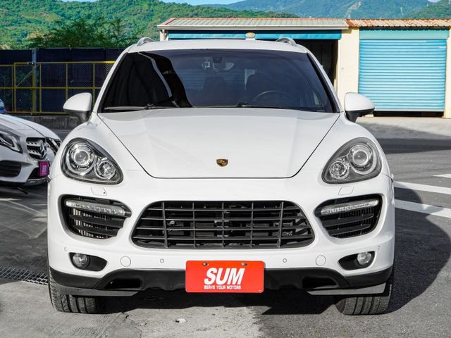 ｜黑內裝｜車況超級優｜20吋鋁圈｜一年稅金不到2萬元｜省油大馬力｜前六後四卡鉗｜電尾門｜倒車顯影｜  第2張相片