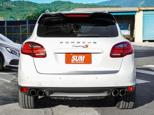 ｜黑內裝｜車況超級優｜20吋鋁圈｜一年稅金不到2萬元｜省油大馬力｜前六後四卡鉗｜電尾門｜倒車顯影｜  第3張相片