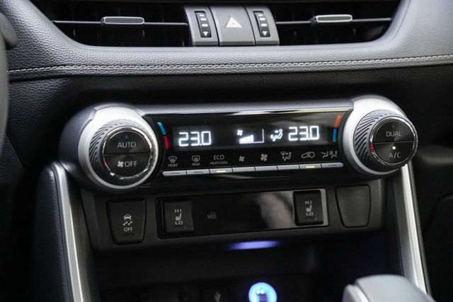 超低里程|全車原鈑件|旗艦特仕版|選配15萬精裝配備|腳踢尾門|TSS 2.0|全速域跟車|車道維持|液晶儀表|側踏板|  第11張相片