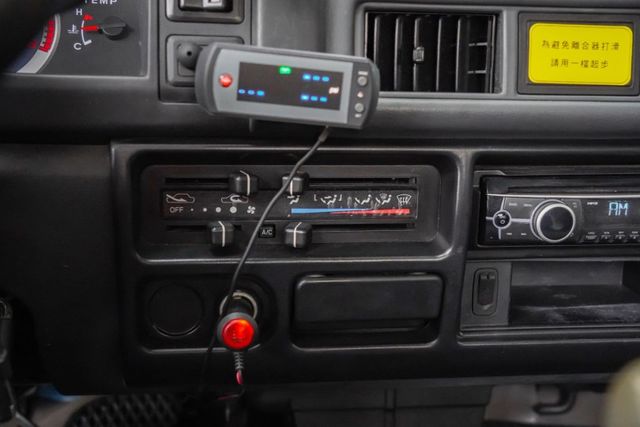 無重大事故無泡水｜稀有白鐵車斗免再花錢加裝｜工具箱｜加裝胎壓偵測器｜車況良好｜可全額分期｜一手車  第8張相片