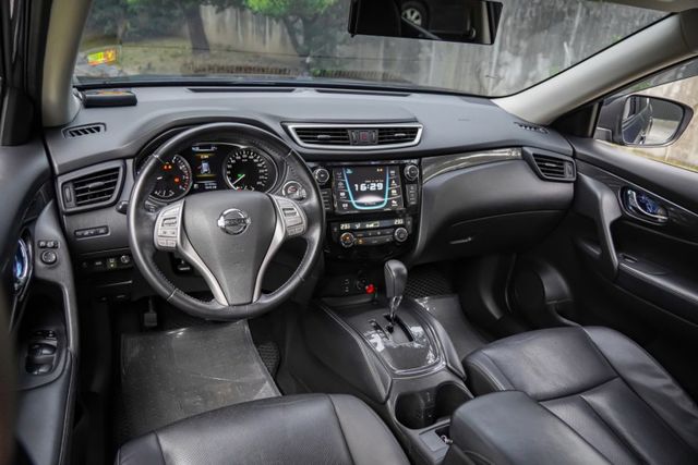 2.0最頂級版本｜環景影像｜iKEY免鑰匙｜車頂行李架｜公務員一手車｜全車原鈑件｜可全貸｜藍芽｜里程保證  第7張相片