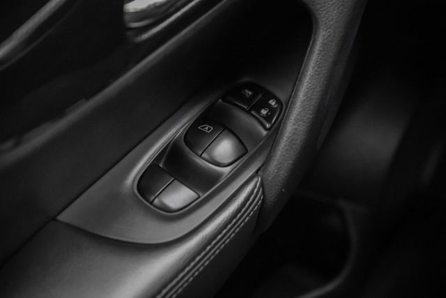 2.0最頂級版本｜環景影像｜iKEY免鑰匙｜車頂行李架｜公務員一手車｜全車原鈑件｜可全貸｜藍芽｜里程保證  第15張相片