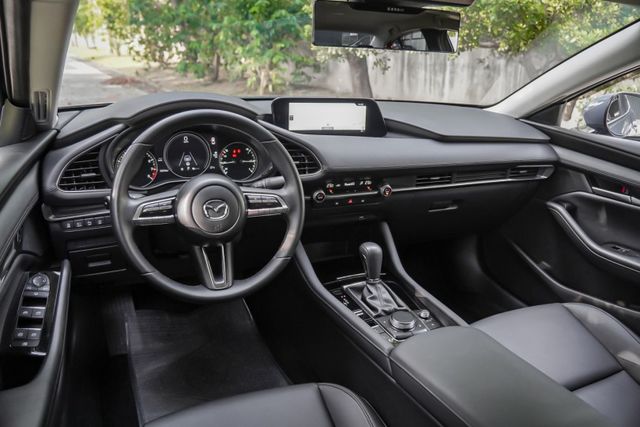 9.9成新｜超低里程6千公里｜全車原鈑件｜360度環景｜CARPLAY｜全速域跟車｜車道維持｜超美極境灰  第7張相片