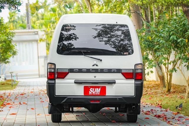 超低里程僅跑5萬KM｜自排廂型車｜8人座3排座椅｜盲點偵測｜全車原鈑件｜載人載貨一台搞定｜  第4張相片