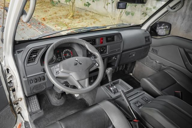 超低里程僅跑5萬KM｜自排廂型車｜8人座3排座椅｜盲點偵測｜全車原鈑件｜載人載貨一台搞定｜  第6張相片