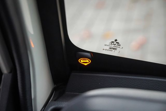 超低里程僅跑5萬KM｜自排廂型車｜8人座3排座椅｜盲點偵測｜全車原鈑件｜載人載貨一台搞定｜  第11張相片