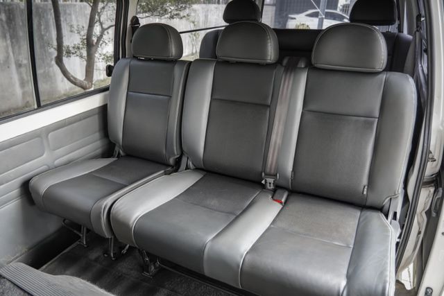 超低里程僅跑5萬KM｜自排廂型車｜8人座3排座椅｜盲點偵測｜全車原鈑件｜載人載貨一台搞定｜  第17張相片