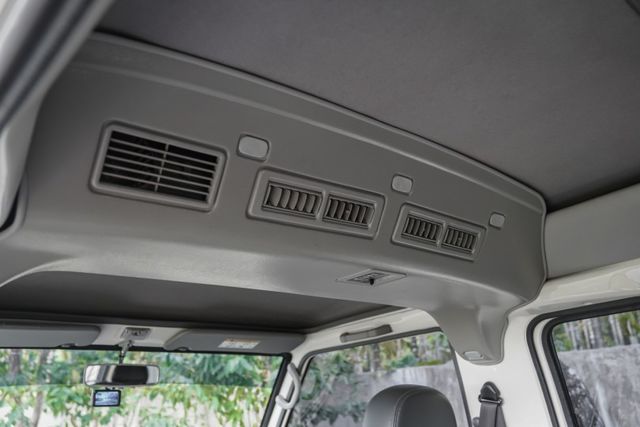 超低里程僅跑5萬KM｜自排廂型車｜8人座3排座椅｜盲點偵測｜全車原鈑件｜載人載貨一台搞定｜  第19張相片