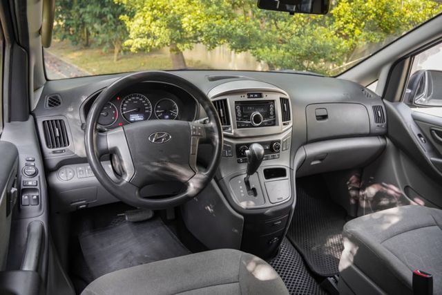 便宜大碗好入手｜8人座三排座椅｜後廂超大空間｜商用、家用皆可｜可全額分期｜定速巡航｜電折後視鏡｜全車整備完成  第8張相片