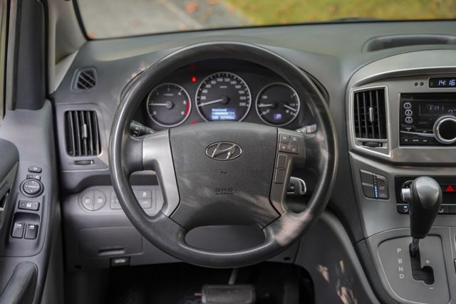 便宜大碗好入手｜8人座三排座椅｜後廂超大空間｜商用、家用皆可｜可全額分期｜定速巡航｜電折後視鏡｜全車整備完成  第9張相片