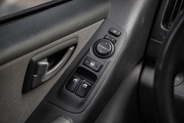 便宜大碗好入手｜8人座三排座椅｜後廂超大空間｜商用、家用皆可｜可全額分期｜定速巡航｜電折後視鏡｜全車整備完成  第14張相片