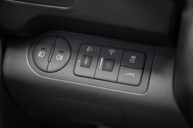 便宜大碗好入手｜8人座三排座椅｜後廂超大空間｜商用、家用皆可｜可全額分期｜定速巡航｜電折後視鏡｜全車整備完成  第15張相片