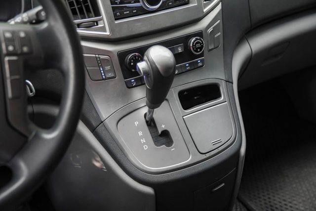 便宜大碗好入手｜8人座三排座椅｜後廂超大空間｜商用、家用皆可｜可全額分期｜定速巡航｜電折後視鏡｜全車整備完成  第16張相片