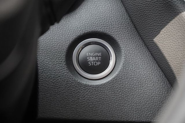 尊絕版｜IKEY免鑰匙｜盲點偵測｜倒車顯影｜ACC跟車｜車道維持｜可全貸｜免費2年五萬公里保固  第15張相片