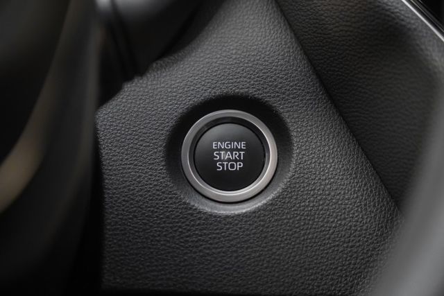 尊絕版｜全車原鈑件｜IKEY免鑰匙｜盲點偵測｜CARPLAY｜倒車顯影｜ACC跟車｜車道維持｜可全貸免費2年5萬公里保固  第12張相片