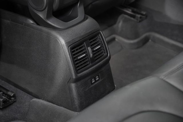 小改款領航版｜抬頭顯示器｜原廠大螢幕導航｜腳踢感應尾門｜僅跑8萬KM｜無線CARPLAY｜四條馬牌輪胎9成新｜車道偏移  第16張相片