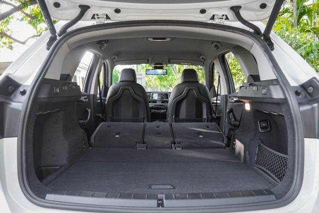 小改款領航版｜抬頭顯示器｜原廠大螢幕導航｜腳踢感應尾門｜僅跑8萬KM｜無線CARPLAY｜四條馬牌輪胎9成新｜車道偏移  第18張相片