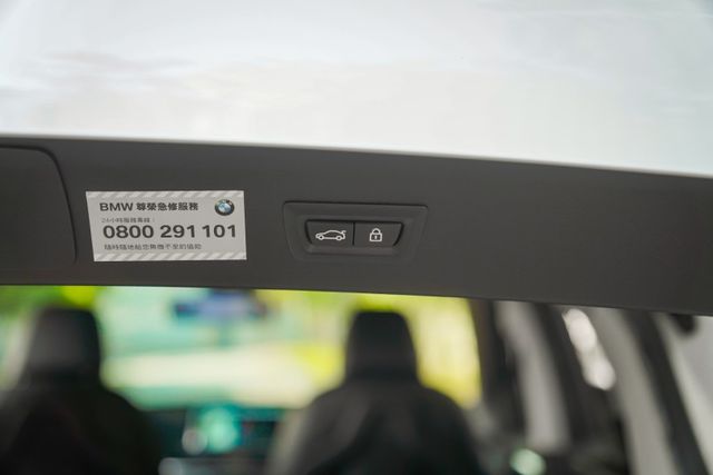 小改款領航版｜抬頭顯示器｜原廠大螢幕導航｜腳踢感應尾門｜僅跑8萬KM｜無線CARPLAY｜四條馬牌輪胎9成新｜車道偏移  第19張相片