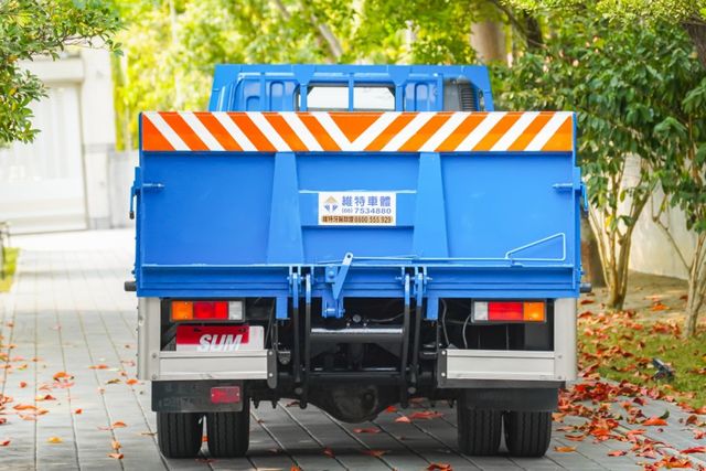 超長軸14呎｜里程保證｜認證車｜末代5期免加尿素｜附升降尾門｜四路視野輔助｜可全額分期｜防捲入護欄｜手排好養護  第3張相片