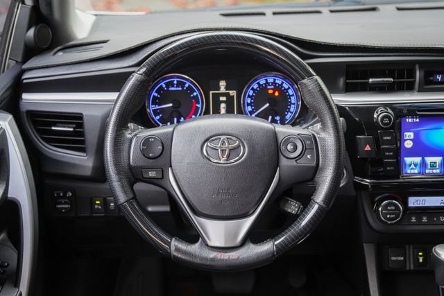 稀有正Z版｜一手用車｜全車原廠空力套件｜原廠LED魚眼頭燈｜換檔撥片｜全車原鈑件｜MID彩色儀表｜倒車顯影｜導航｜可全貸  第8張相片