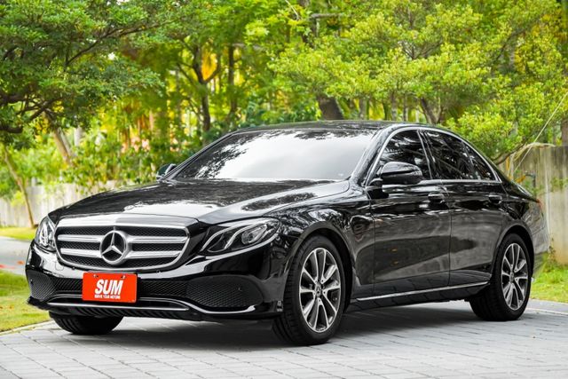 總代理E250｜全車原鈑件｜超低里程5萬KM｜車道偏移｜氣氛燈｜車道偏移｜CARPLAY｜電尾門｜摸門解鎖  第1張相片